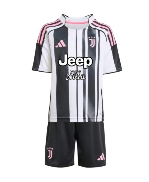 Günstige Juventus Lloyd Kelly #6 Heimtrikotsatz Kinder 2025-26 Kurzarm (+ Kurze Hosen) Günstige Juventus Lloyd Kelly #6 Heimtrikotsatz Kinder 2025-26 Kurzarm (+ Kurze Hosen)
